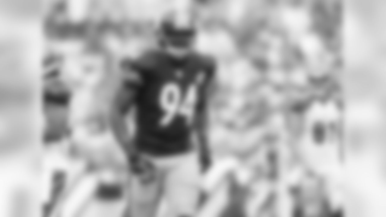LB Lawrence Timmons has 15 total tackles (10 solo and 5 assists) for the Steelers defense in 2016.