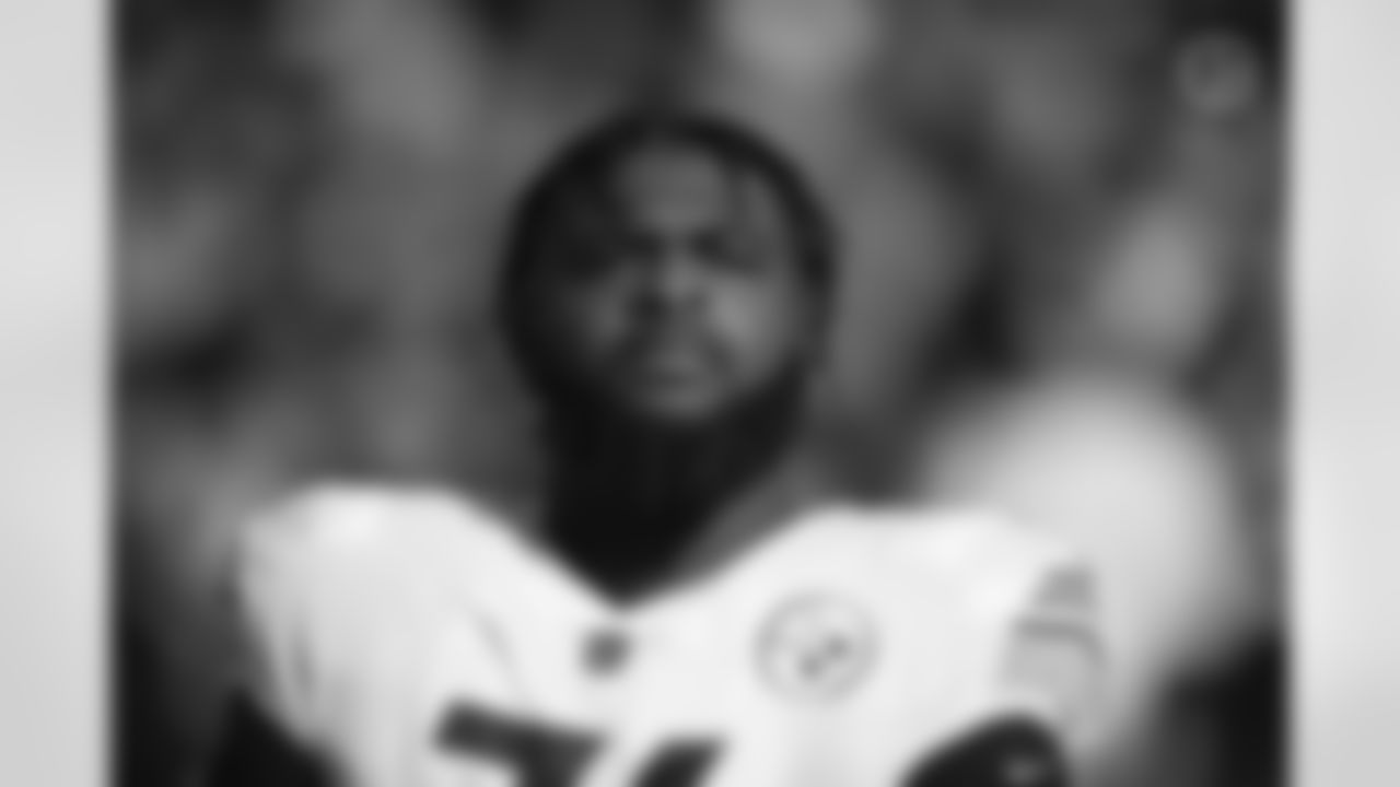 Pittsburgh Steelers offensive lineman Chukwuma Okorafor (76) during a regular season game between the Pittsburgh Steelers and the Cincinnati Bengals, Sunday, Nov. 28, 2021 in Cincinnati, OH. The Bengals beat the Steelers 41-10. (Karl Roser / Pittsburgh Steelers)