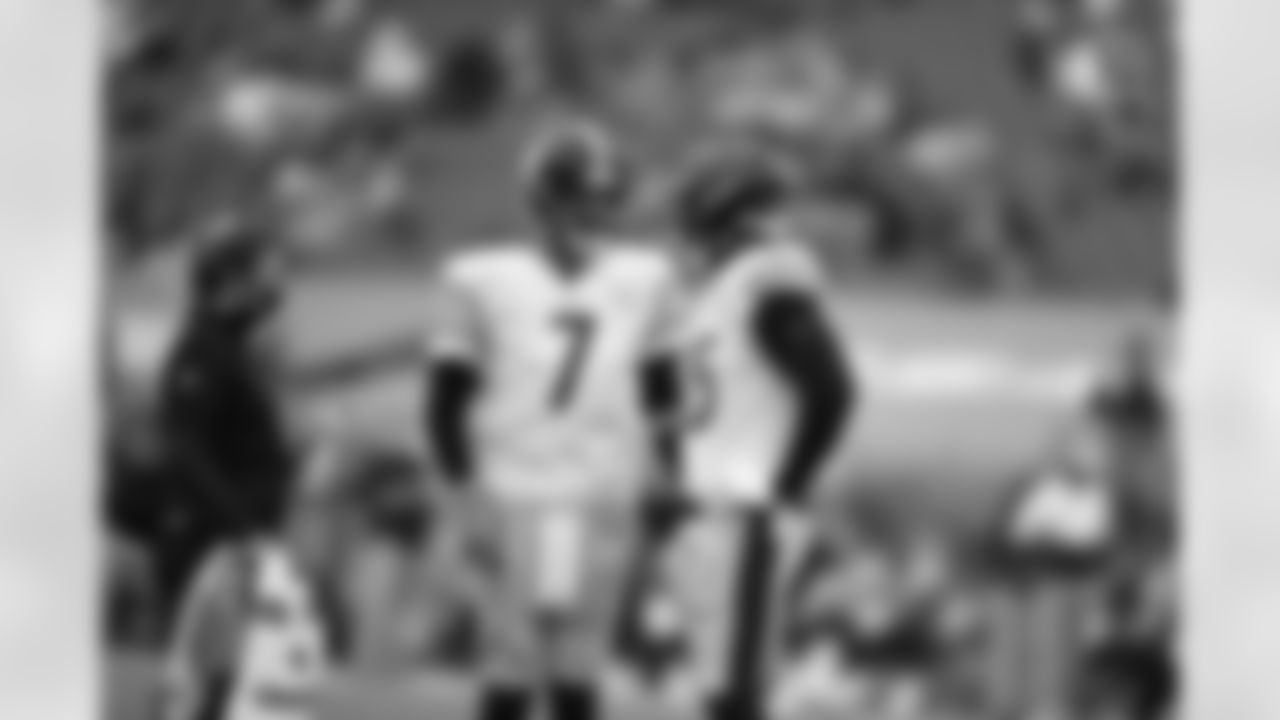 Pittsburgh Steelers quarterback Ben Roethlisberger (7) and Pittsburgh Steelers tight end Eric Ebron (85) during a regular season game between the Pittsburgh Steelers and the Tennessee Titans, Sunday, Oct. 25, 2020 in Nashville, TN. (Karl Roser / Pittsburgh Steelers)