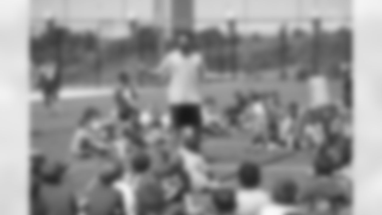 The Steelers host a 2021 Youth Football Camp at Highlands Sports Complex Monday, June 28, 2021 in Triadelphia, WV. (Caitlyn Epes / Pittsburgh Steelers)