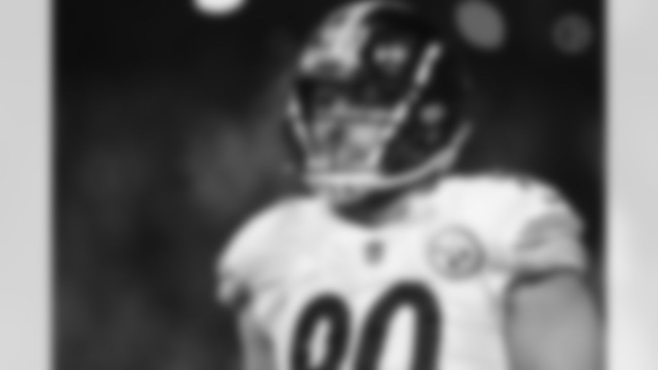 Pittsburgh Steelers linebacker T.J. Watt (90) during a postseason Wild Card Round game between the Pittsburgh Steelers and the Kansas City Chiefs, Sunday, Jan. 16, 2022 in Kansas City, MO. (Caitlyn Epes / Pittsburgh Steelers)