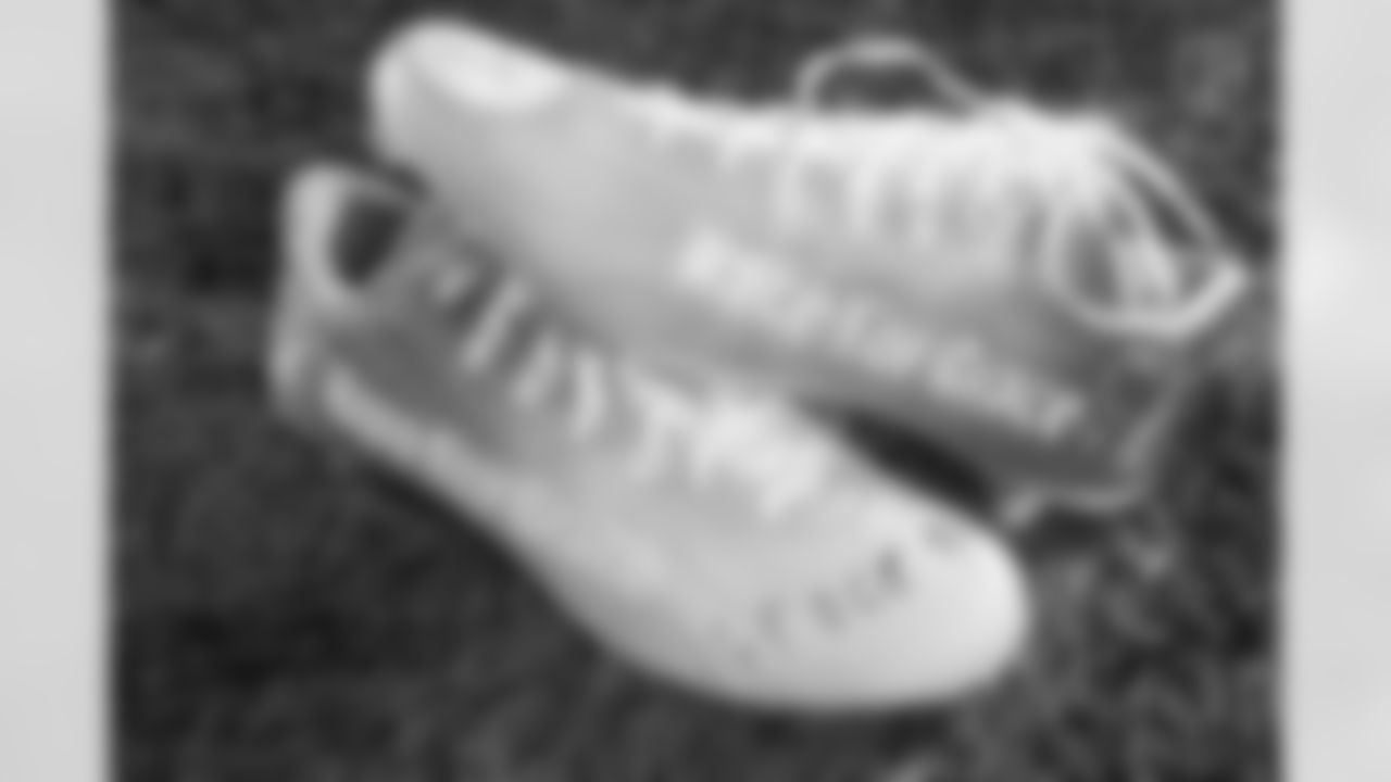 Pittsburgh Steelers safety Terrell Edmunds (34) will showcase his custom cleats supporting pediatric brain cancer research through Reflections of Grace Foundation during Week 13. Artist: Cody Sabol (Caitlyn Epes / Pittsburgh Steelers)