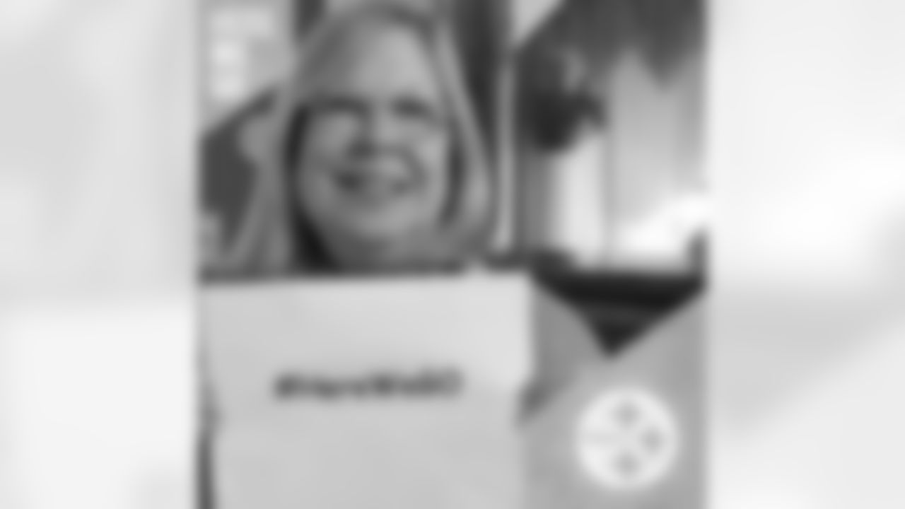 SNUTraditions_HereWeGoSigns_Jan1320221211PM_Hummel_Debi_97494590_2017123114.09.48.jpg_97494590_2017123114.09.48