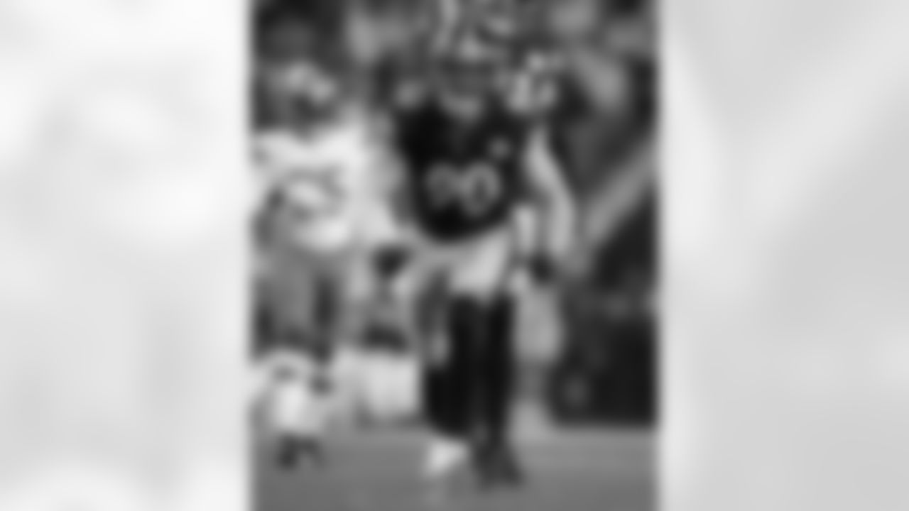 Pittsburgh Steelers linebacker T.J. Watt (90) during a regular season game between the Pittsburgh Steelers and the Cleveland Browns, Monday, Jan. 3, 2022 in Pittsburgh, PA. The Steelers beat the Browns 26-14. (Karl Roser / Pittsburgh Steelers)