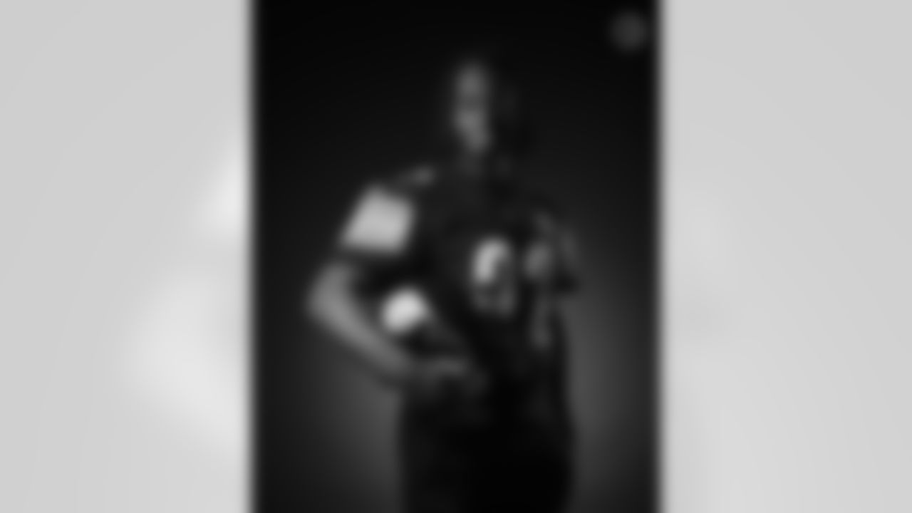 Pittsburgh Steelers running back Najee Harris (22) poses for a photo after being selected in the first round of the NFL Draft, Friday, April 30, 2021 in Pittsburgh, PA. (Karl Roser / Pittsburgh Steelers)