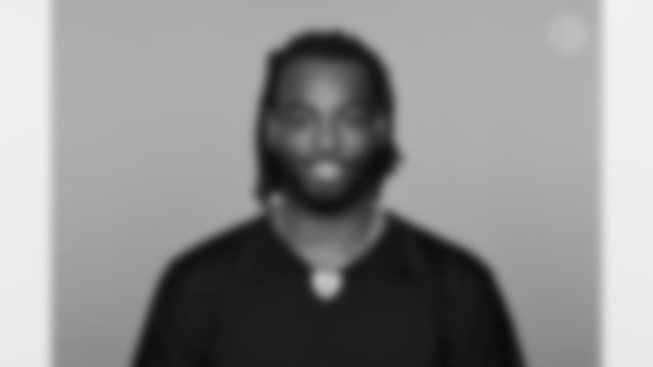 Pittsburgh Steelers running back Najee Harris (22)