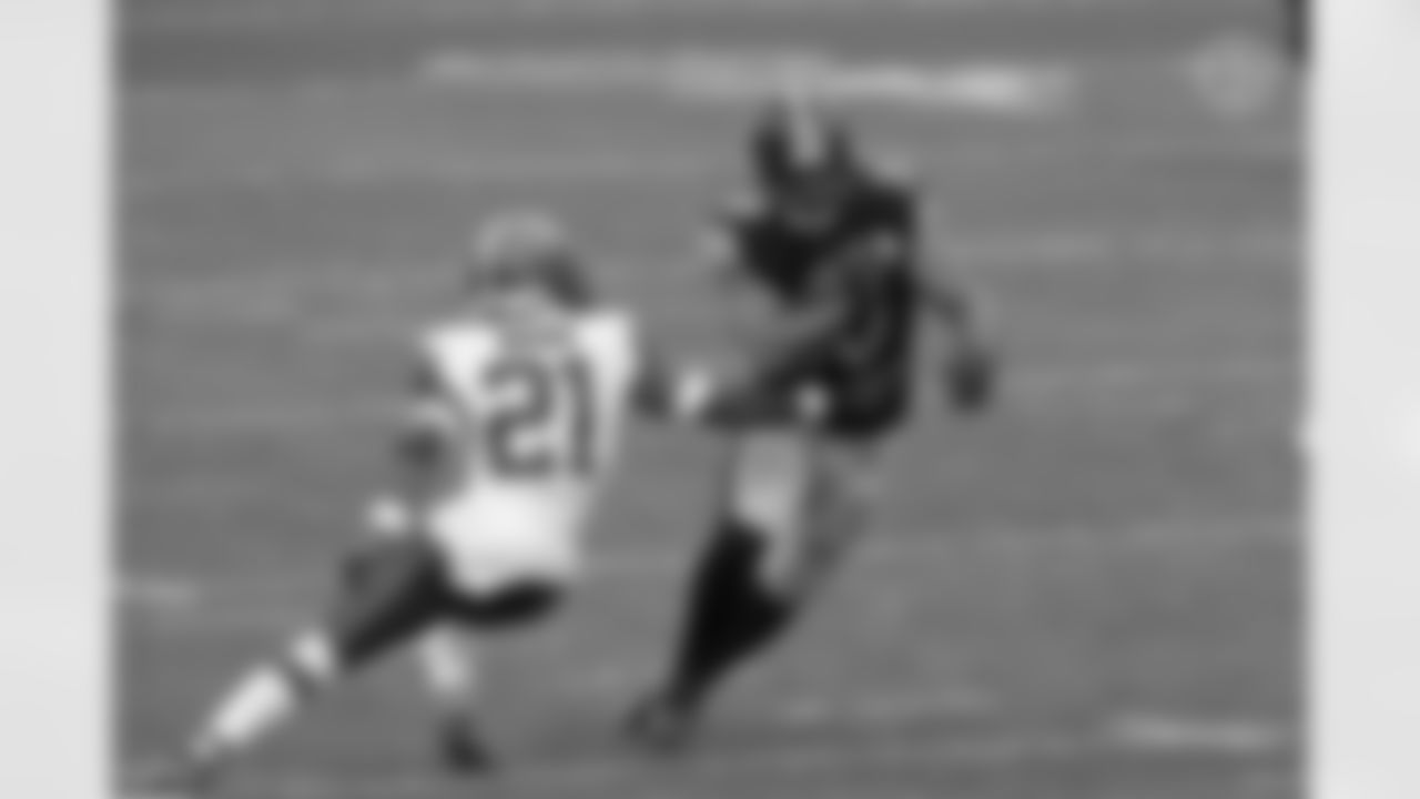 Pittsburgh Steelers running back James Conner (30) runs the ball during a regular season game between the Pittsburgh Steelers and the Cleveland Browns, Sunday, Oct. 18, 2020 in Pittsburgh, PA. The Steelers beat the Browns 38-7. (Jared Wickerham / Pittsburgh Steelers)
