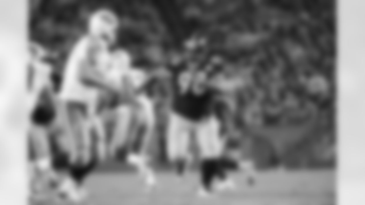 2001 CASEY HAMPTON: An underrated leader on Steelers teams that played in three Super Bowls and won two, Hampton was voted to five Pro Bowls. During his 13 seasons, the Steelers run defense was ranked among the NFLs top three 10 times, and it was No. 1 four of those times. Two Super Bowl rings.