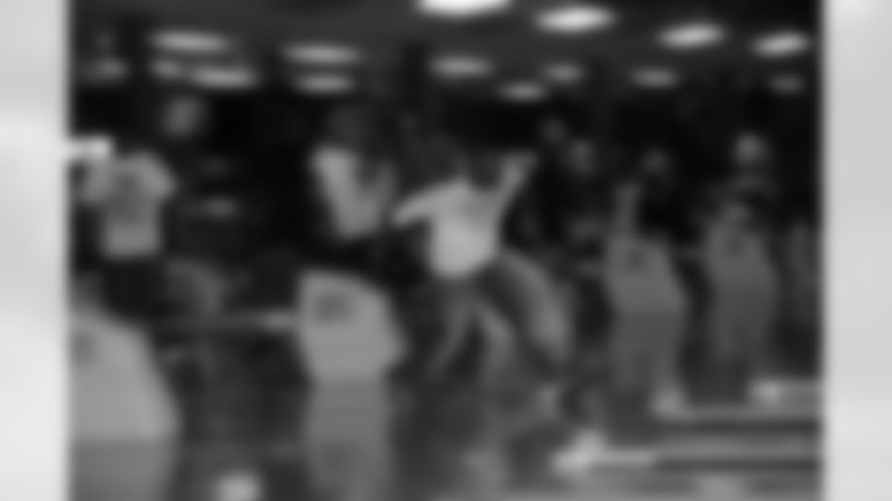 2010_steelers_team_bowling_001