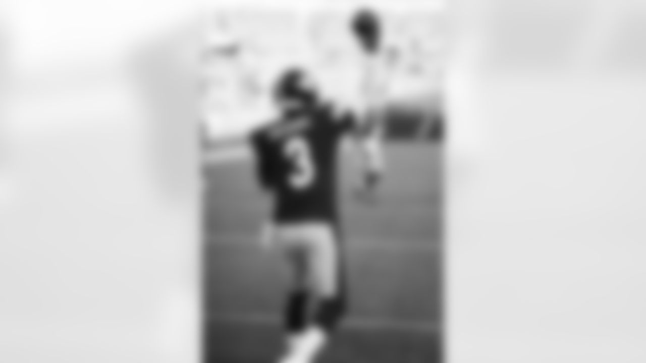 Pittsburgh Steelers quarterback Dwayne Haskins (3) during a preseason game between the Pittsburgh Steelers and the Carolina Panthers, Friday, Aug. 27, 2021 in Charlotte, NC. (Karl Roser / Pittsburgh Steelers)
