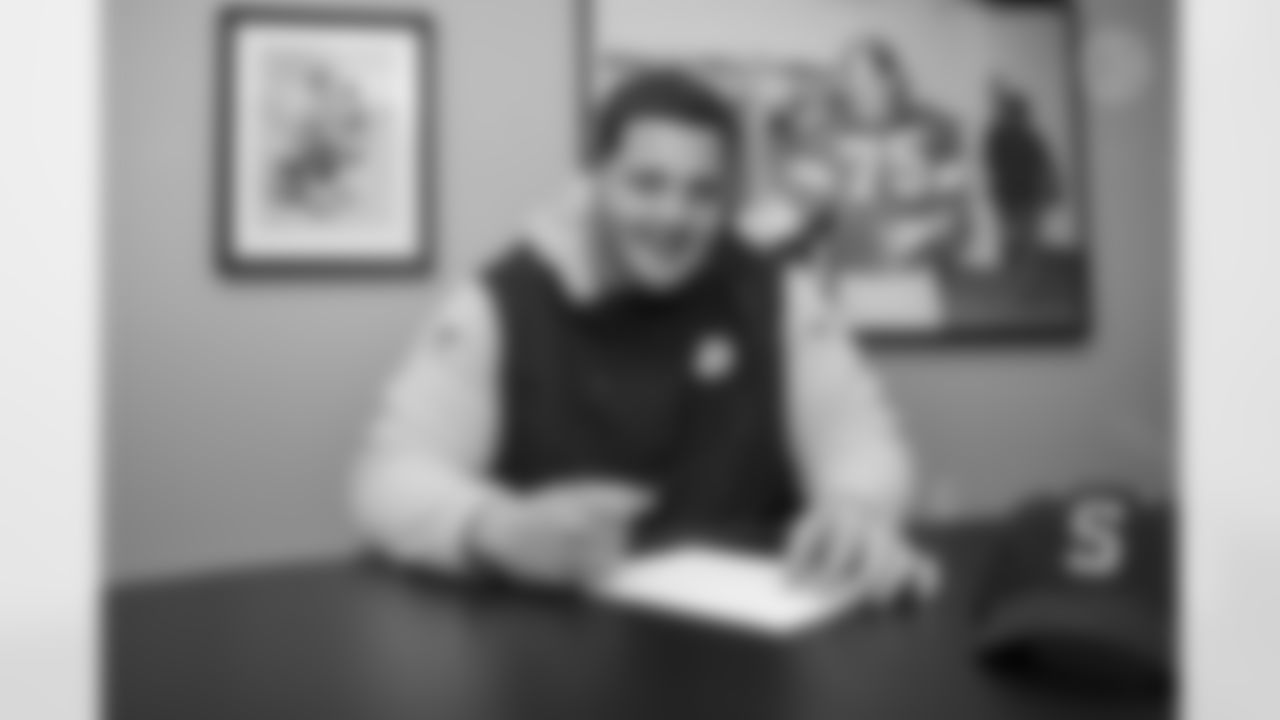 Nate Herbig signs a contract with the Pittsburgh Steelers at the UPMC Rooney Sports Complex Thursday, March 16, 2023 in Pittsburgh, PA. (Abigail Dean / Pittsburgh Steelers)