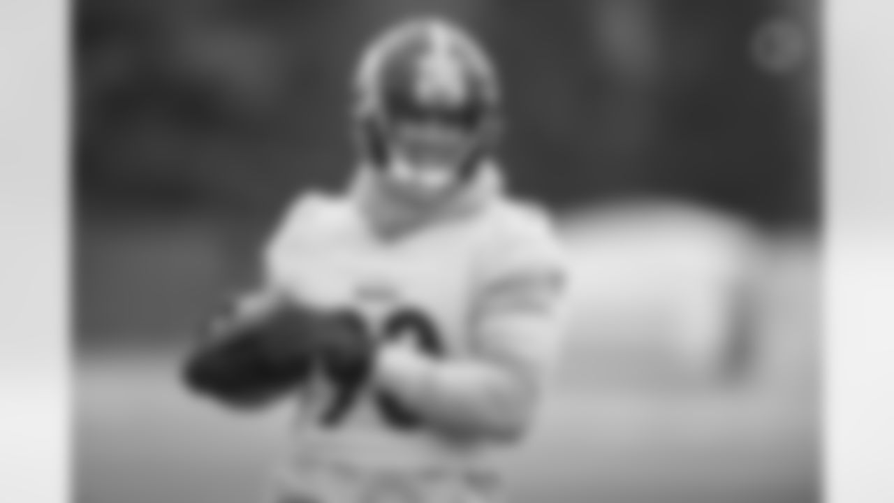 Pittsburgh Steelers linebacker T.J. Watt (90) practices at the UPMC Rooney Sports Complex preparing for a Week 6 matchup against the Cleveland Browns, Friday, Oct. 16, 2020 in Pittsburgh, PA. (Karl Roser / Pittsburgh Steelers)