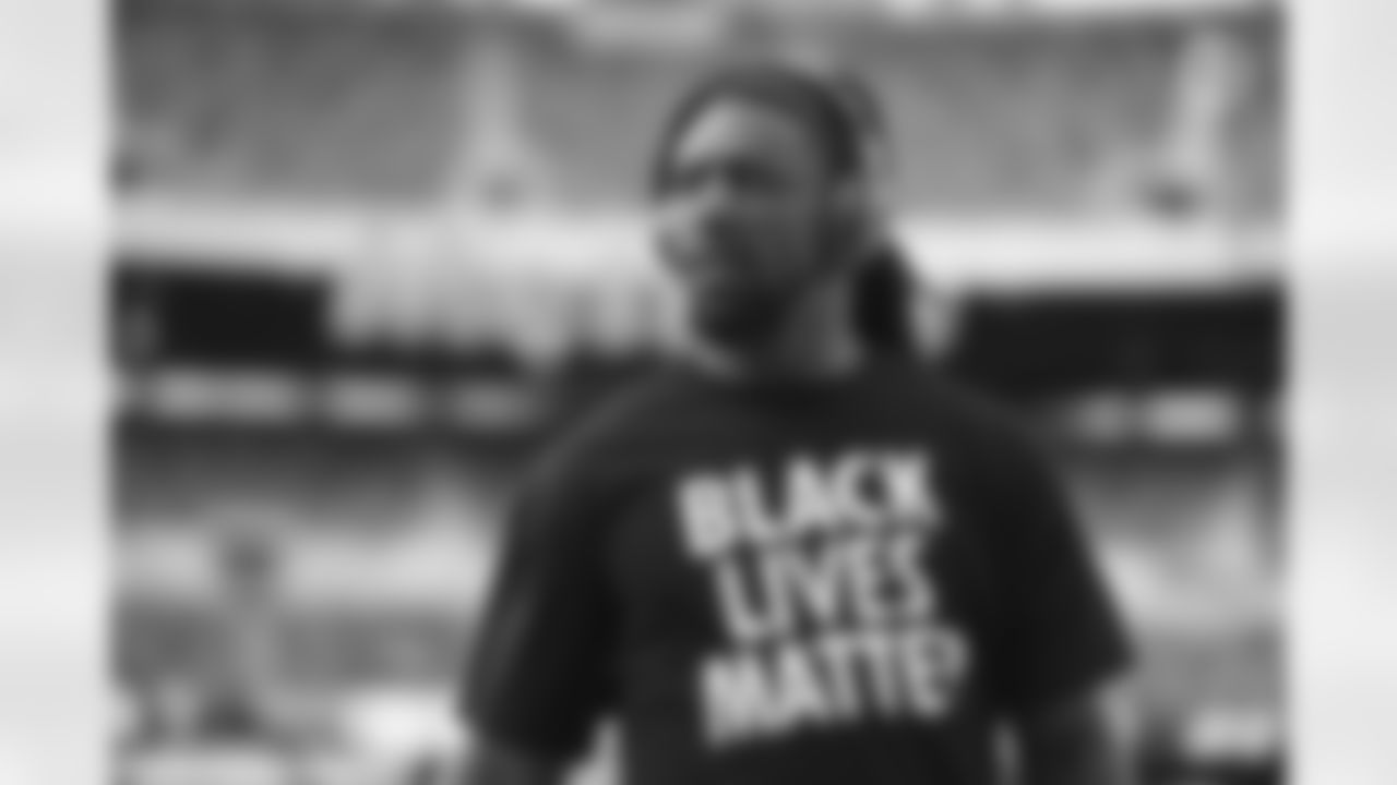 Pittsburgh Steelers linebacker Bud Dupree (48) warms up before a regular season game between the Pittsburgh Steelers and the New York Giants, Monday, Sept. 14, 2020 in East Rutherford, NJ. (Karl Roser / Pittsburgh Steelers)