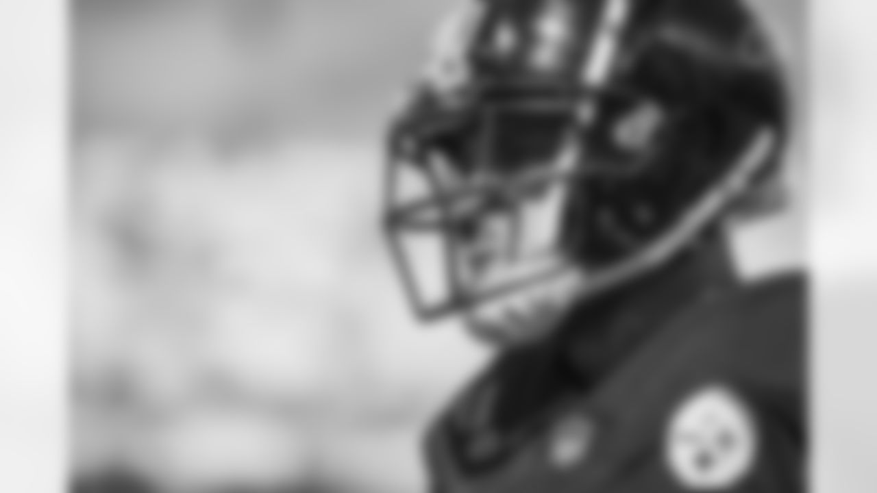 Pittsburgh Steelers linebacker T.J. Watt (90) during a regular season game between the Pittsburgh Steelers and the Denver Broncos, Sunday, Oct. 10, 2021 in Pittsburgh, PA. The Steelers beat the Broncos 27-19. (Caitlyn Epes / Pittsburgh Steelers)