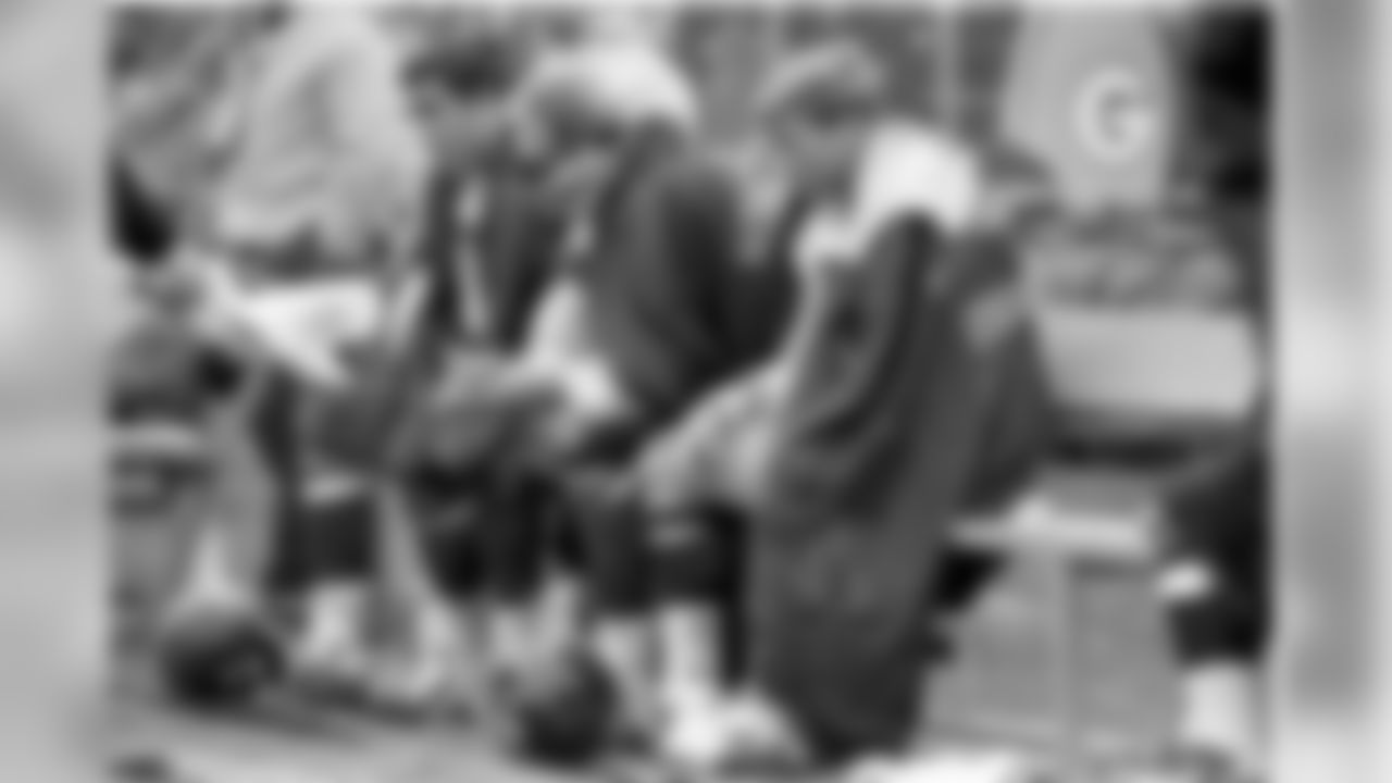 Pittsburgh Steelers John Hilton and team mates sit on the bench during a game against the Green Bay Packers on December 17th 1967. The Steelers defeated the Packers 24-17.