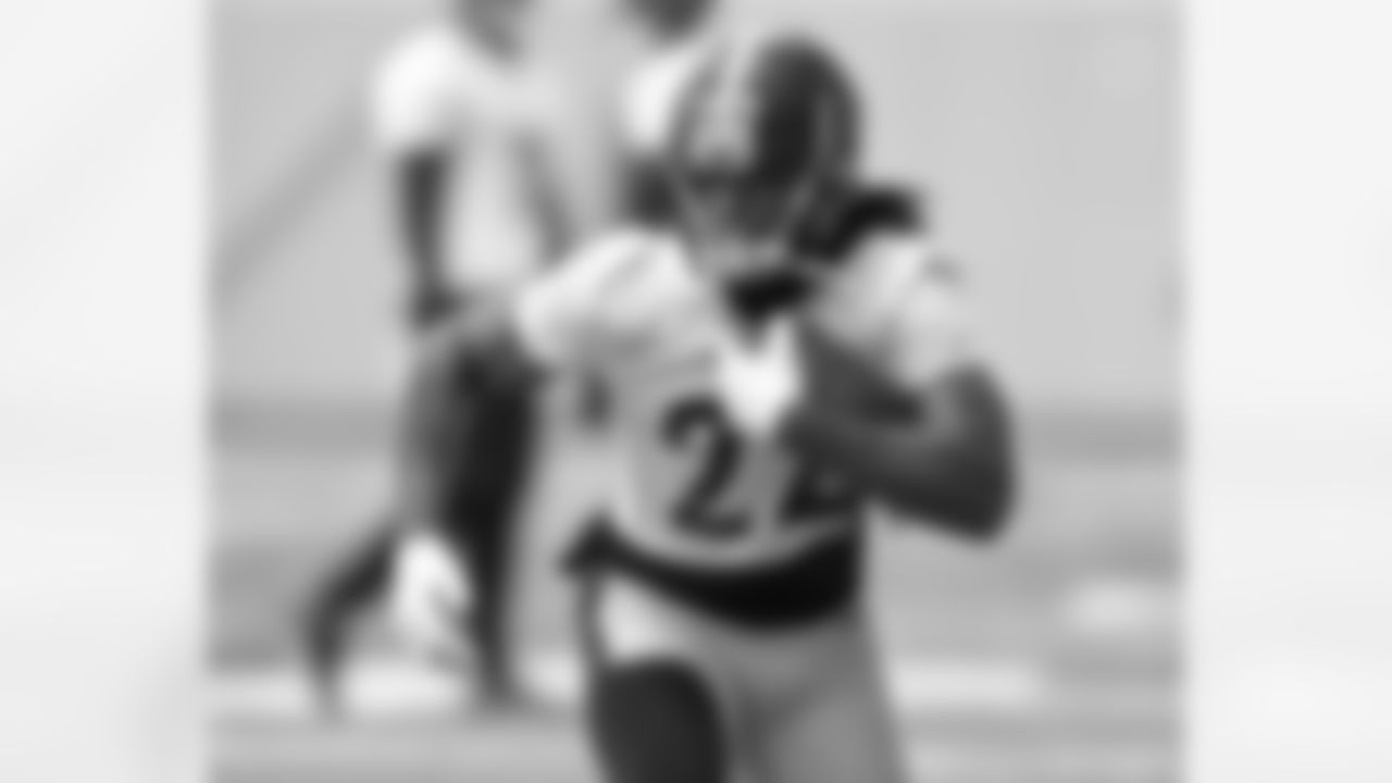 Pittsburgh Steelers running back Najee Harris (22) during practice at the UPMC Rooney Sports Complex preparing for a Week 15 matchup against the Carolina Panthers Friday, Dec. 16, 2022 in Pittsburgh, PA. (Karl Roser / Pittsburgh Steelers)