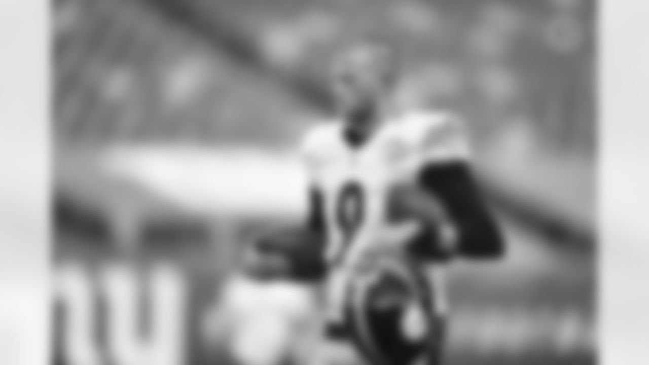 Pittsburgh Steelers kicker Chris Boswell (9) warms up before a regular season game between the Pittsburgh Steelers and the New York Giants, Monday, Sept. 14, 2020 in East Rutherford, NJ. (Karl Roser / Pittsburgh Steelers)