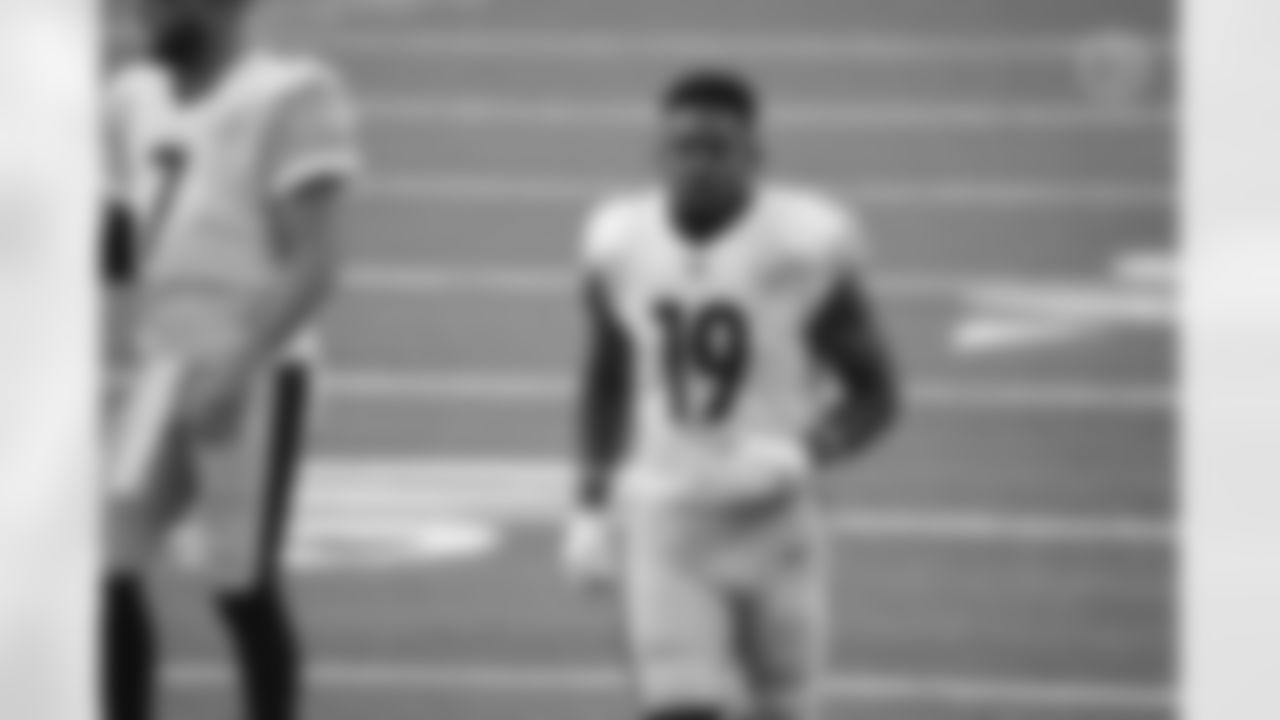 Pittsburgh Steelers wide receiver JuJu Smith-Schuster (19) warms up before a regular season game between the Pittsburgh Steelers and the New York Giants, Monday, Sept. 14, 2020 in East Rutherford, NJ. (Ben Solomon / Pittsburgh Steelers)