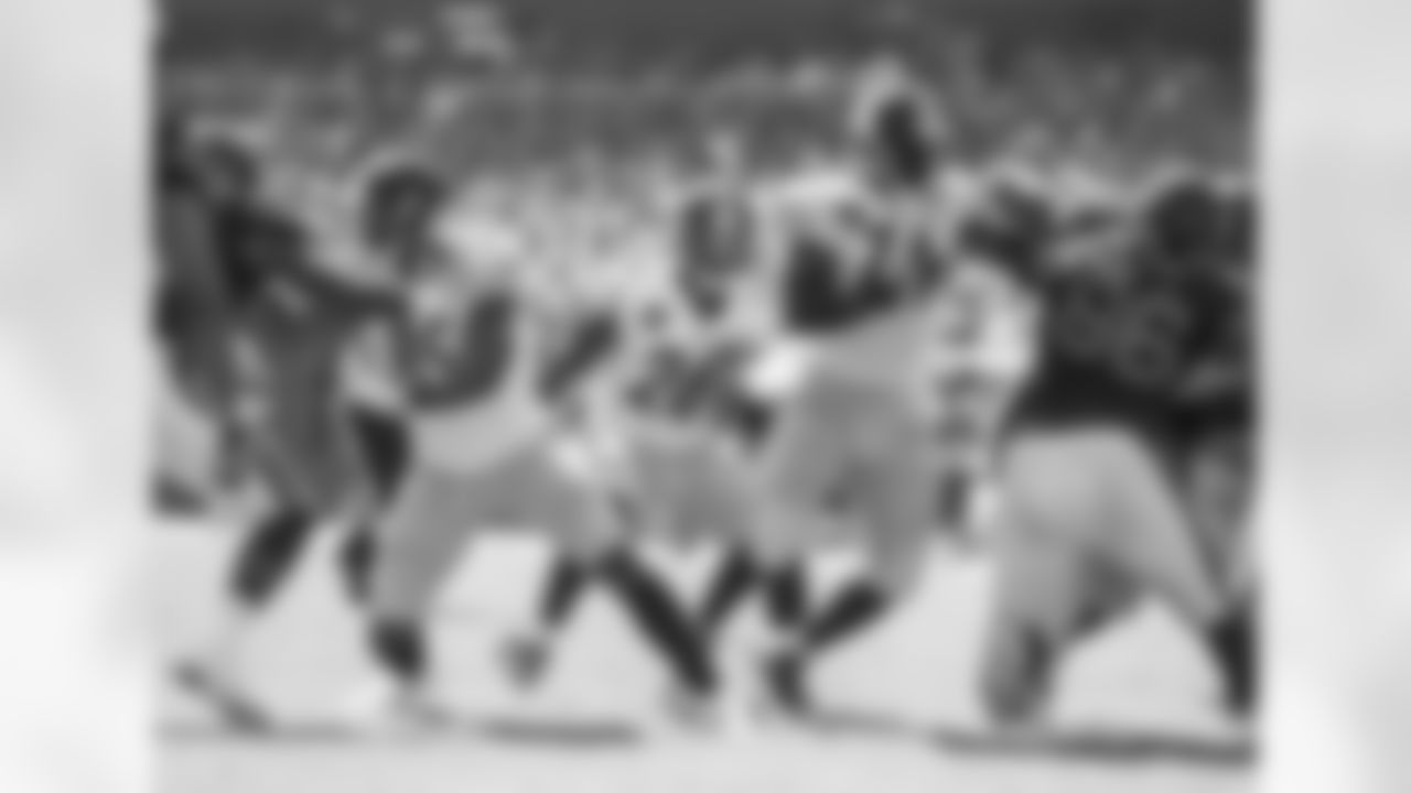 Xavier Grimble, Le'Veon Bell, and Chris Hubbard