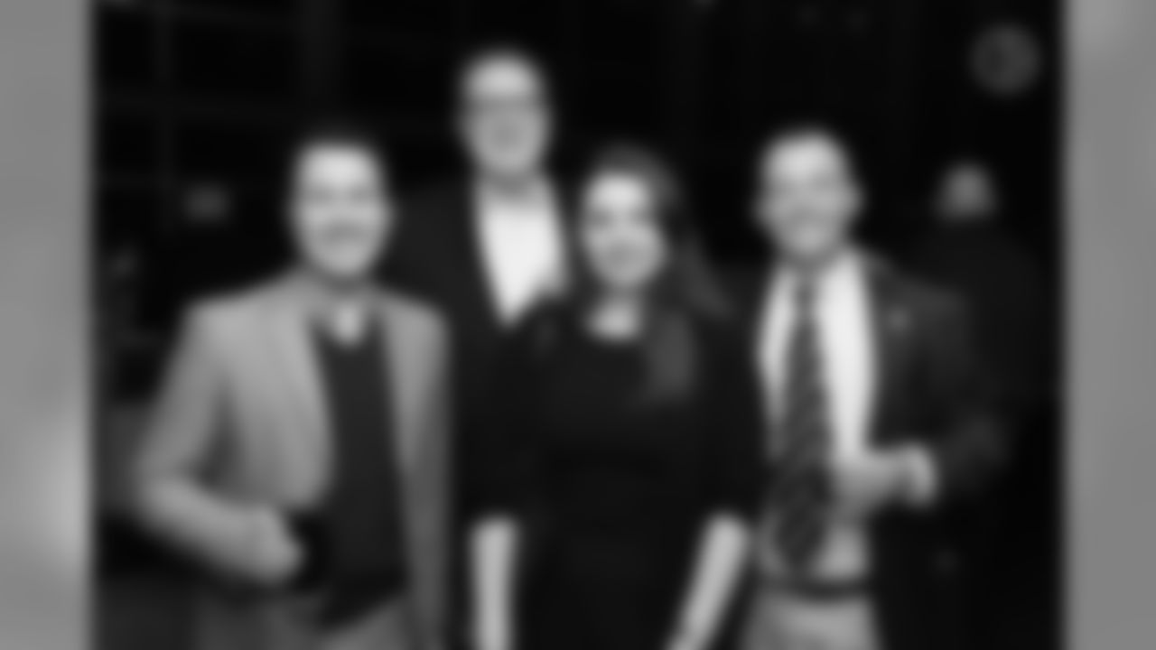 2019_AlumniDinner_1109rm_00052
