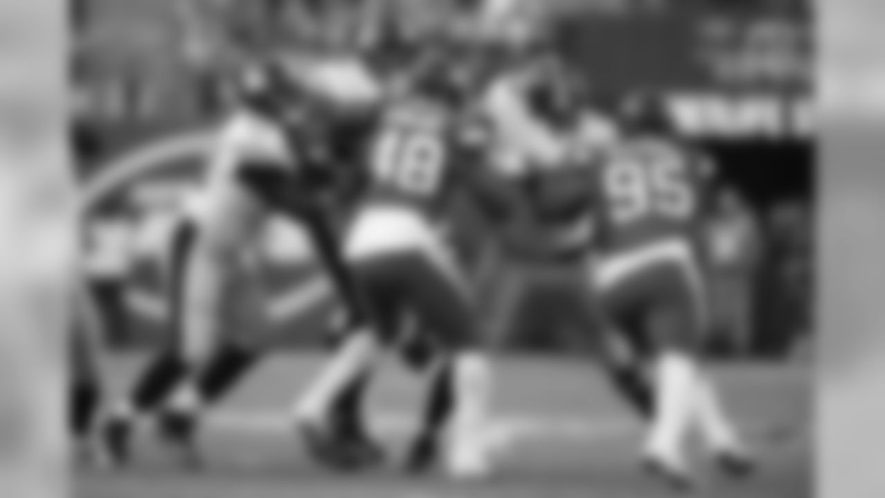 Maurkice Pouncey, Ramon Foster and Alejandro Villanueva