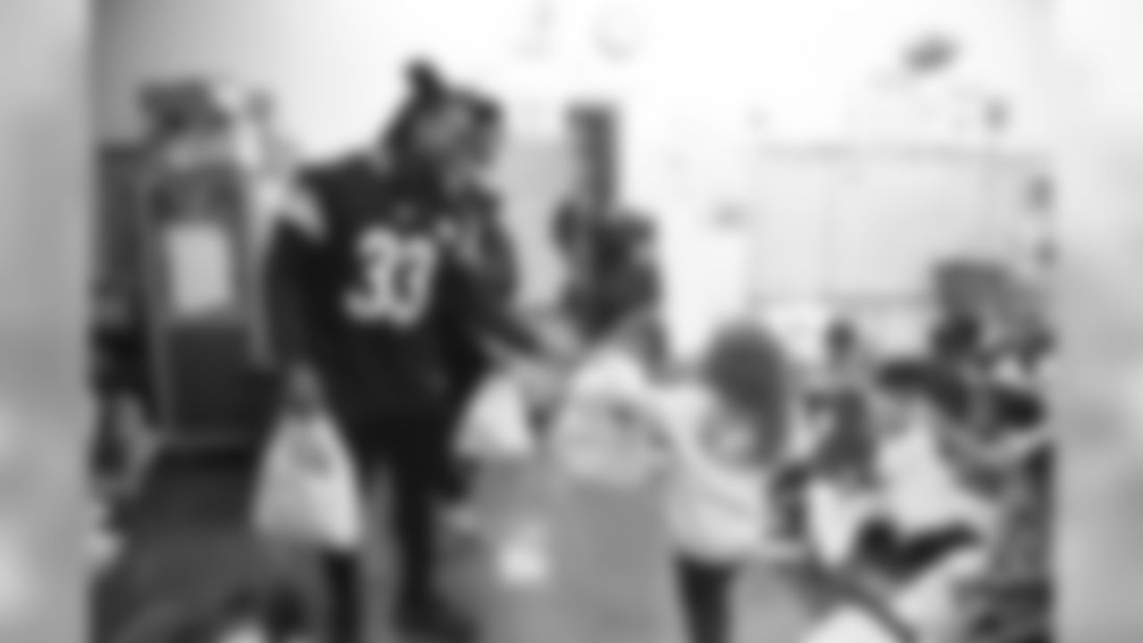 2019_LiteracyKitEvent_1210rm_00307