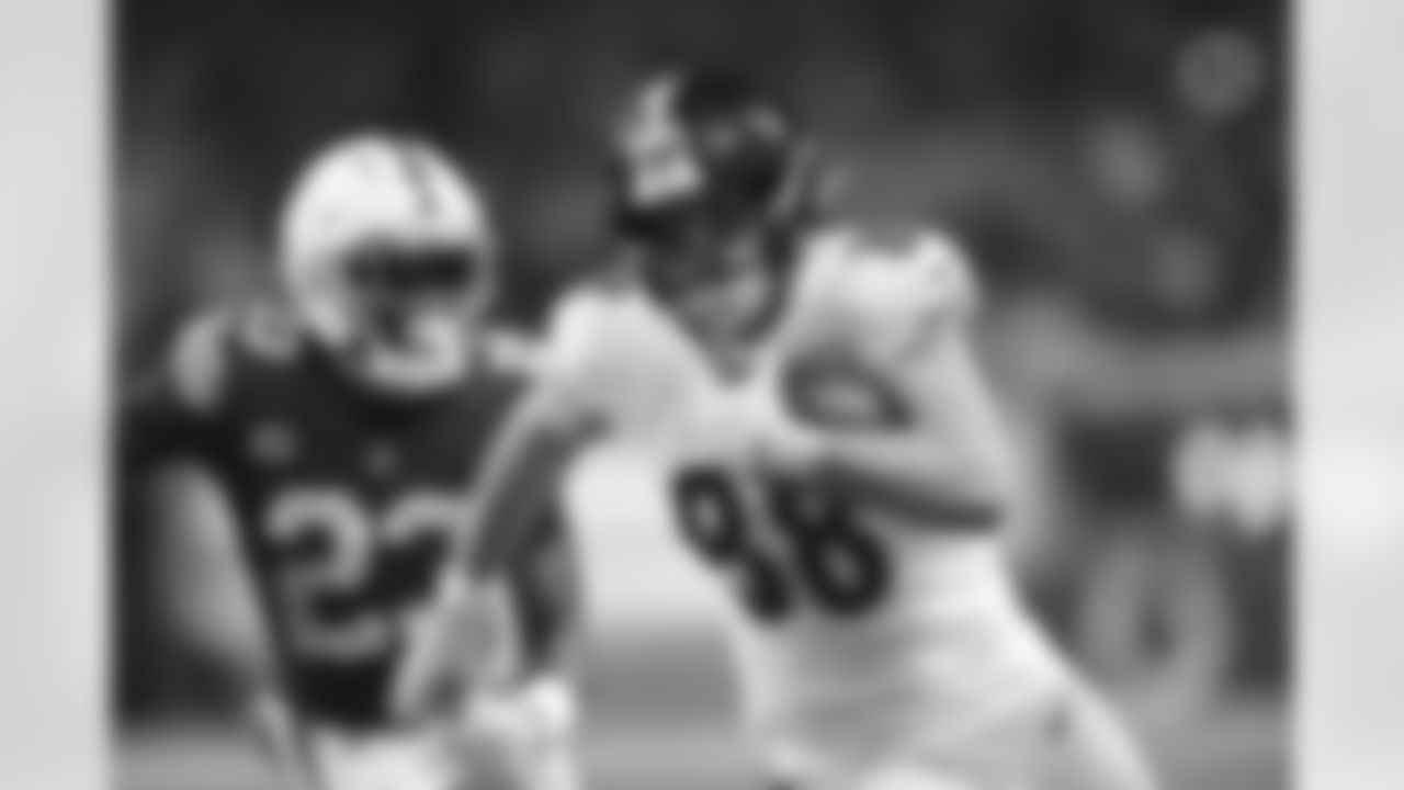 Pittsburgh Steelers tight end Pat Freiermuth (88) during a regular season game between the Pittsburgh Steelers and the Indianapolis Colts, Monday, Nov. 28, 2022 in Indianapolis, IN. (Abigail Dean / Pittsburgh Steelers)