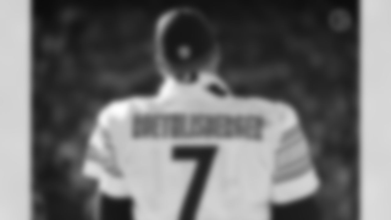 Pittsburgh Steelers quarterback Ben Roethlisberger (7) during a regular season game between the Pittsburgh Steelers and the Cleveland Browns, Sunday, Oct. 31, 2021 in Cleveland, OH. (Taylor Ollason / Pittsburgh Steelers)