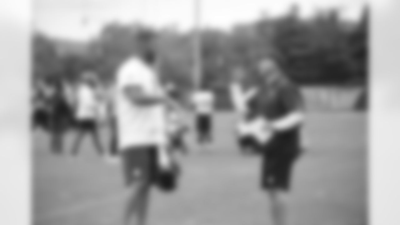 Pittsburgh Steelers quarterback Ben Roethlisberger (7) and Pittsburgh Steelers Quarterback Coach Mike Sullivan participate in the Organized Team Activities (OTAs), Wednesday June 9, 2021 at the UPMC Rooney Sports Complex. (Caitlyn Epes / Pittsburgh Steelers)