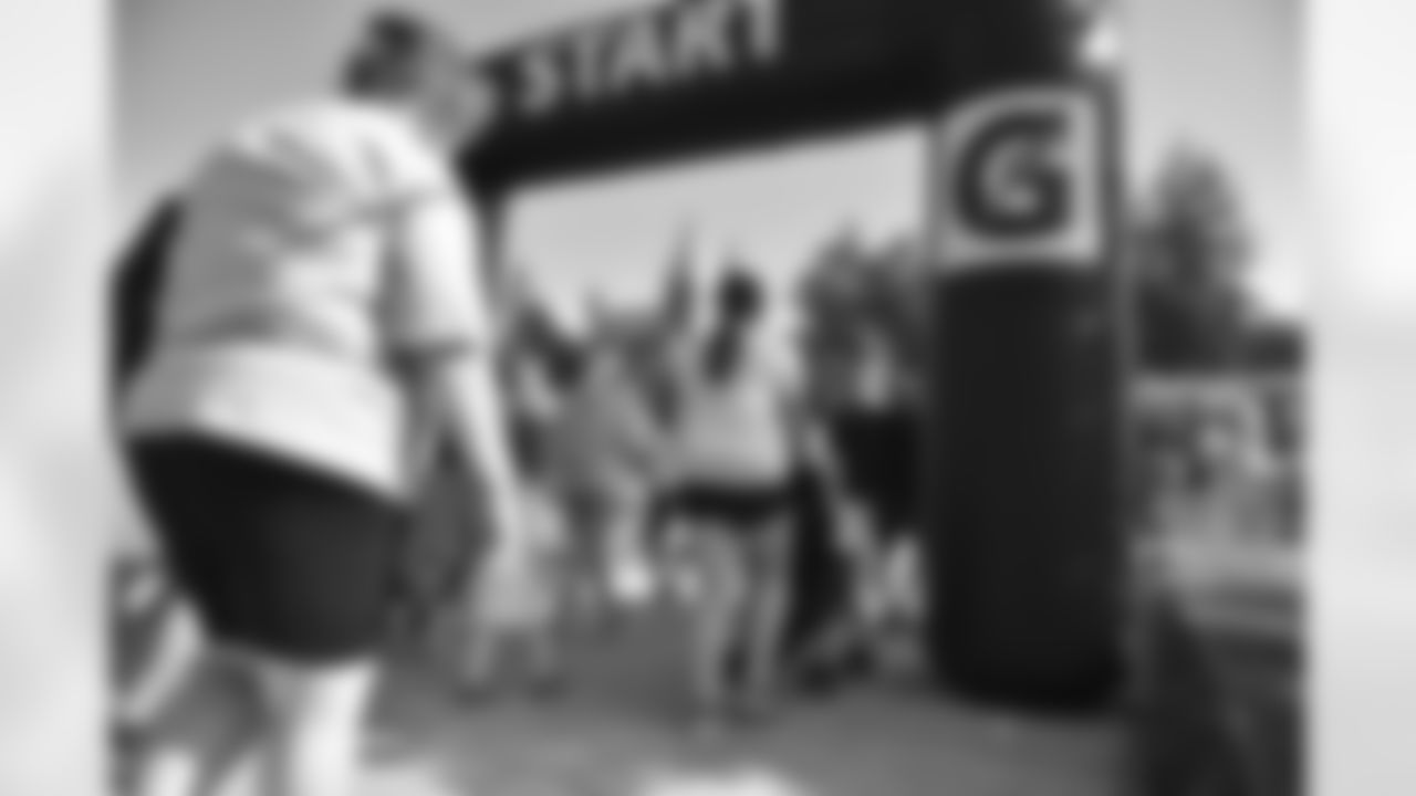 2018_SteelersCharityWalk_0728kr_0042