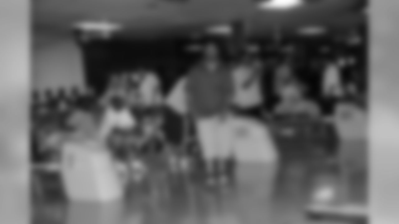 2010_steelers_team_bowling_001