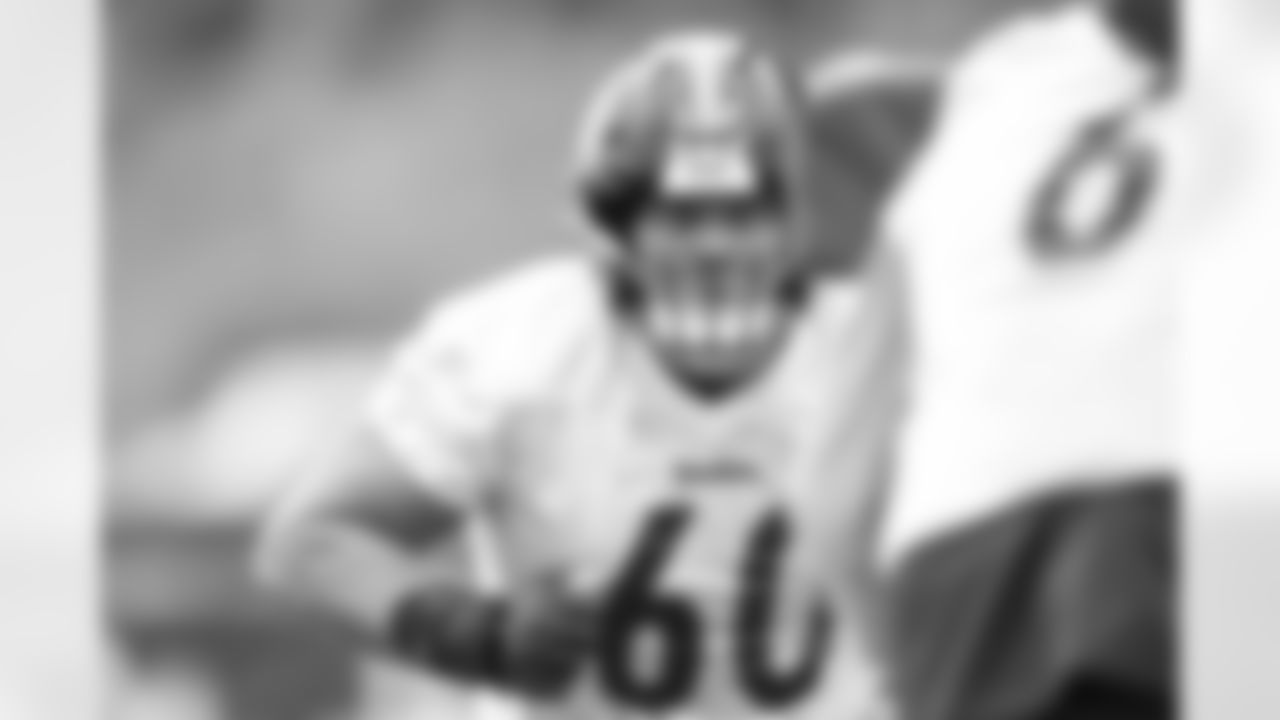 Pittsburgh Steelers center J.C. Hassenauer (60) during practice at the UPMC Rooney Sports Complex preparing for a Week 10 matchup against the New Orleans Saints, Tuesday, Nov. 1, 2022 in Pittsburgh, PA. (Abigail Dean / Pittsburgh Steelers)