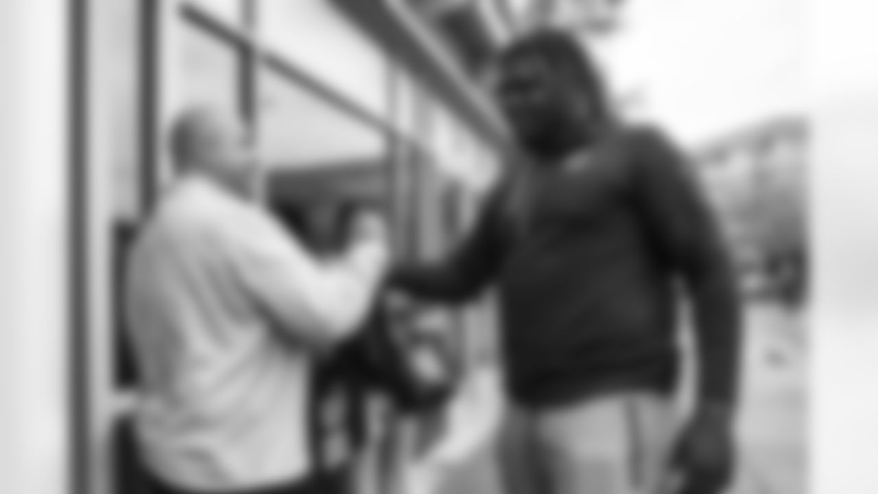 The Steelers first round pick offensive tackle Broderick Jones arrives in Pittsburgh after the NFL Draft, Friday, April 28, 2023 in Pittsburgh, PA. (Abigail Dean / Pittsburgh Steelers)