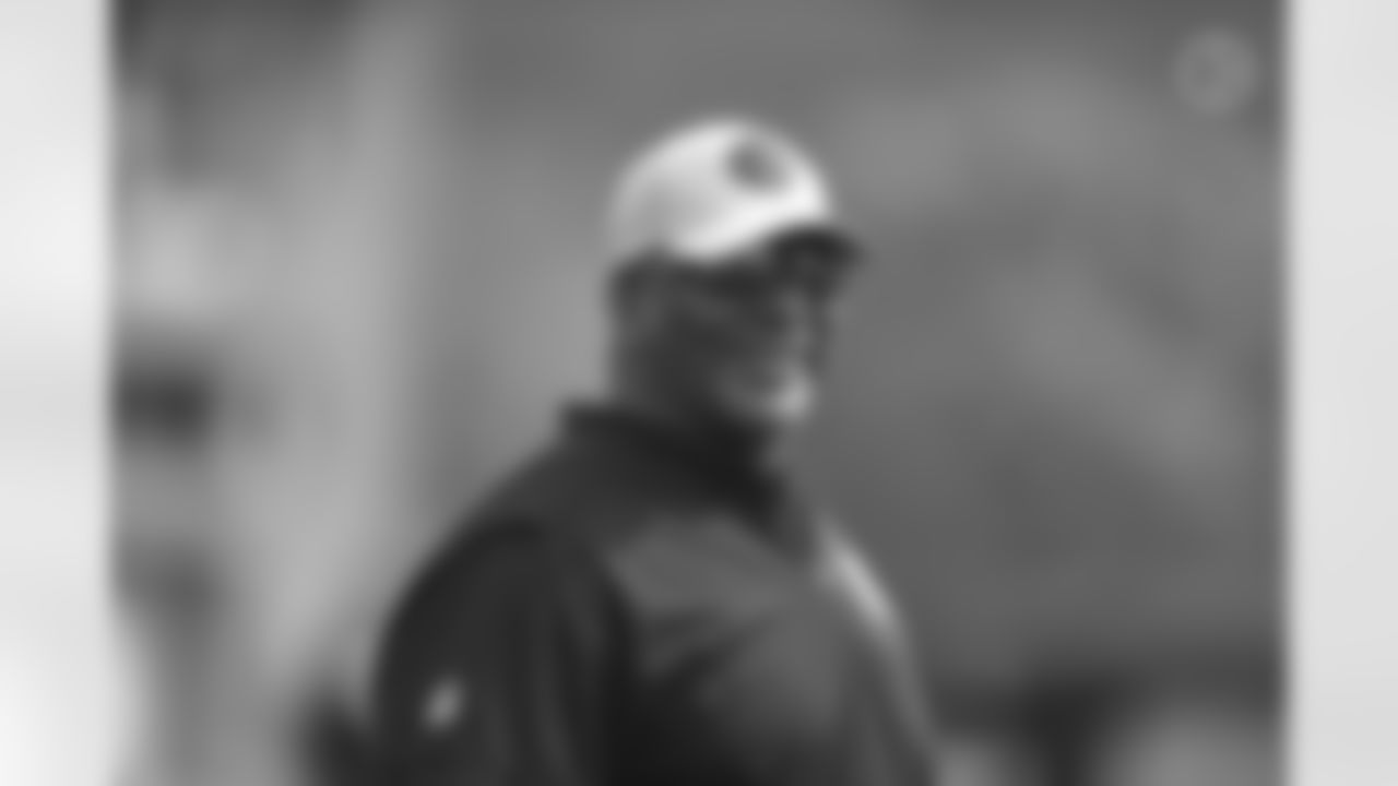 Pittsburgh Steelers Tight End Coach Alfredo Roberts during practice at the UPMC Rooney Sports Complex during rookie minicamp, Sunday, May 16, 2021 in Pittsburgh, PA. (Karl Roser / Pittsburgh Steelers)