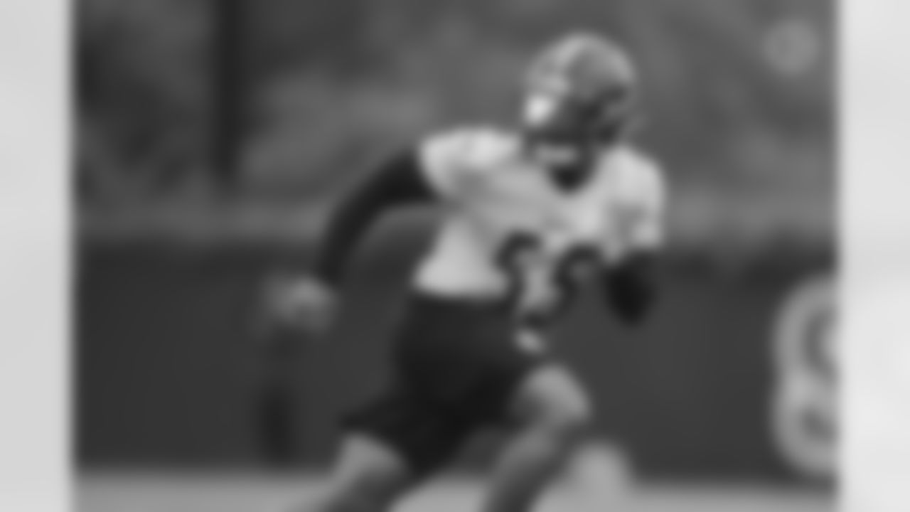 Pittsburgh Steelers linebacker Devin Bush (55) participates in the Organized Team Activities (OTAs), Thursday June 3, 2021 at the UPMC Rooney Sports Complex. (Karl Roser / Pittsburgh Steelers)