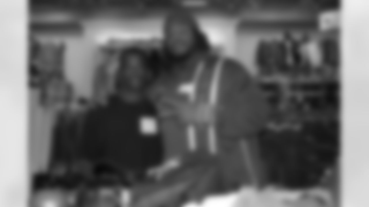 09_Shop_With_A_Steeler