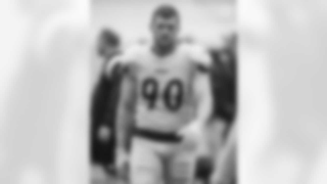 Pittsburgh Steelers linebacker T.J. Watt (90) during practice at the UPMC Rooney Sports Complex preparing for a Week 1 matchup against the Cincinnati Bengals, Monday, Sept. 5, 2022 in Pittsburgh, PA. (Karl Roser / Pittsburgh Steelers)