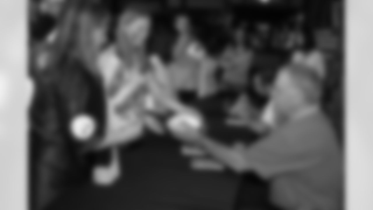 08_DraftDay_HeinzField_dh_315