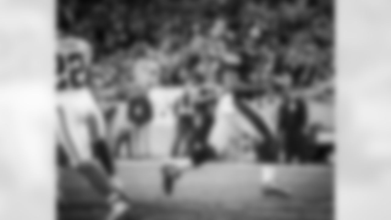A 2016 Regular Season game between the Pittsburgh Steelers and the Kansas City Chiefs on Sunday October 2nd 2016. The Steelers defeated the Chiefs 43-14.