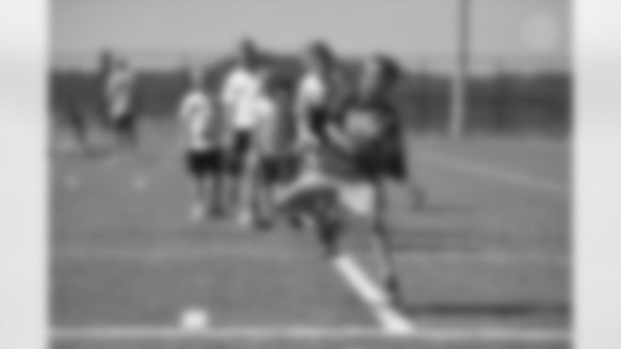 The Steelers host a 2021 Youth Football Camp at Highlands Sports Complex Monday, June 28, 2021 in Triadelphia, WV. (Caitlyn Epes / Pittsburgh Steelers)