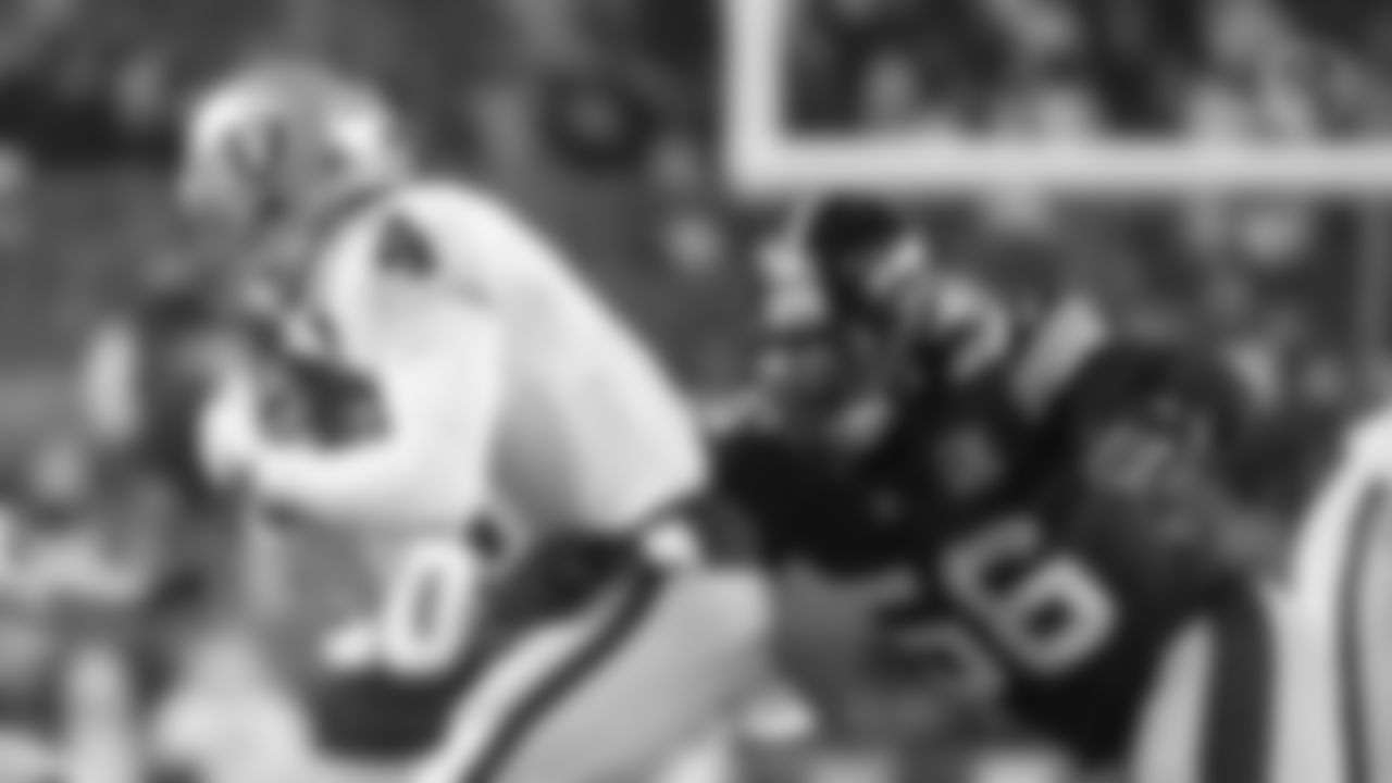 Pittsburgh Steelers linebacker Alex Highsmith (56) sacks Las Vegas Raiders quarterback Derek Carr (4) during a regular season game between the Pittsburgh Steelers and the Las Vegas Raiders, Saturday, Dec. 24, 2022 in Pittsburgh, PA. The Steelers beat the Raiders 13-10. (Arron Anastasia / Pittsburgh Steelers)
