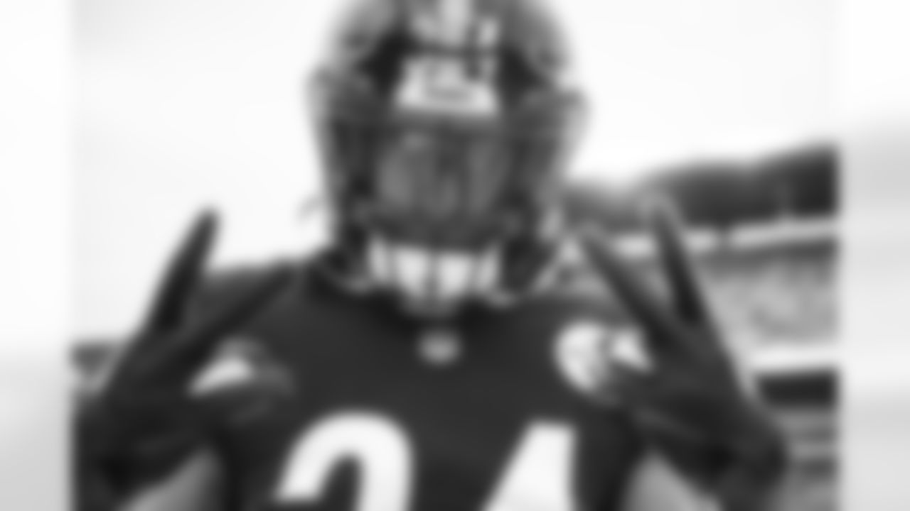 Pittsburgh Steelers safety Terrell Edmunds (34) during a regular season game between the Pittsburgh Steelers and the Tennessee Titans, Sunday, Dec. 19, 2021 in Pittsburgh, PA. The Steelers beat the Titans 19-13. (Caitlyn Epes / Pittsburgh Steelers)