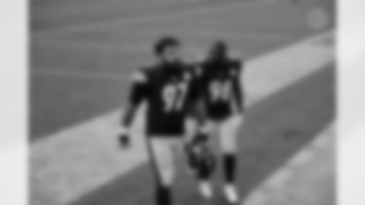 Pittsburgh Steelers linebacker Vince Williams (98) and Pittsburgh Steelers defensive tackle Cameron Heyward (97) during a regular season game between the Pittsburgh Steelers and the Cincinnati Bengals, Sunday, Nov. 15, 2020 in Pittsburgh, PA. (Caitlyn Epes / Pittsburgh Steelers)