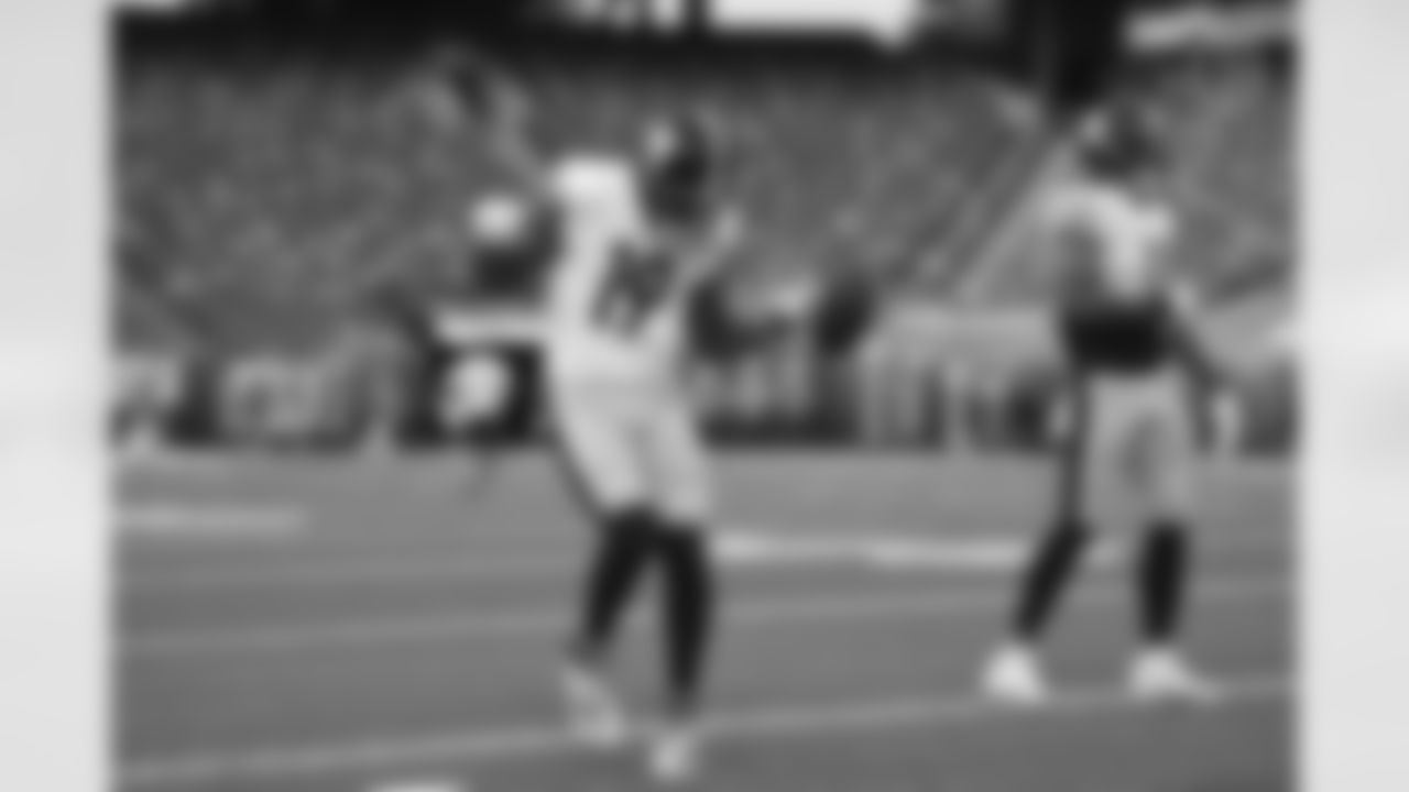 Pittsburgh Steelers wide receiver JuJu Smith-Schuster (19) warms up before a regular season game between the Pittsburgh Steelers and the New York Giants, Monday, Sept. 14, 2020 in East Rutherford, NJ. (Karl Roser / Pittsburgh Steelers)