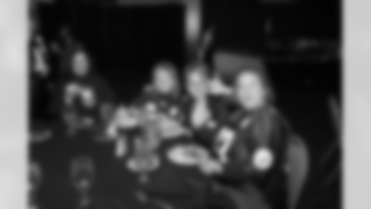 09_Ladies_Night_Out