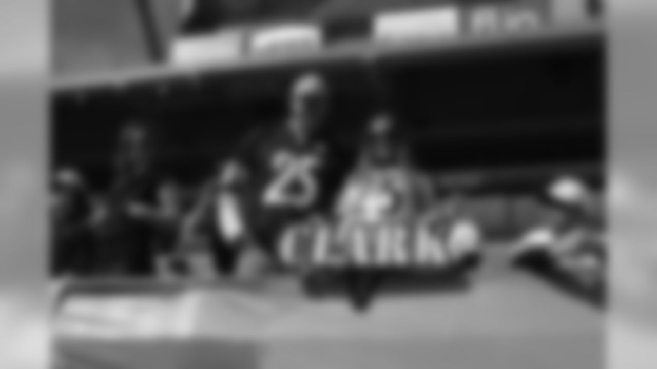09_MIA_fans 1