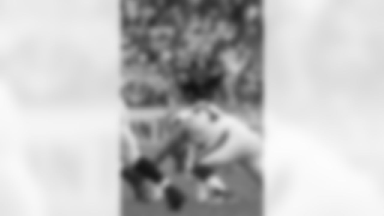 9. Aaron Smith (1999-2011) - 44 career QB sacks