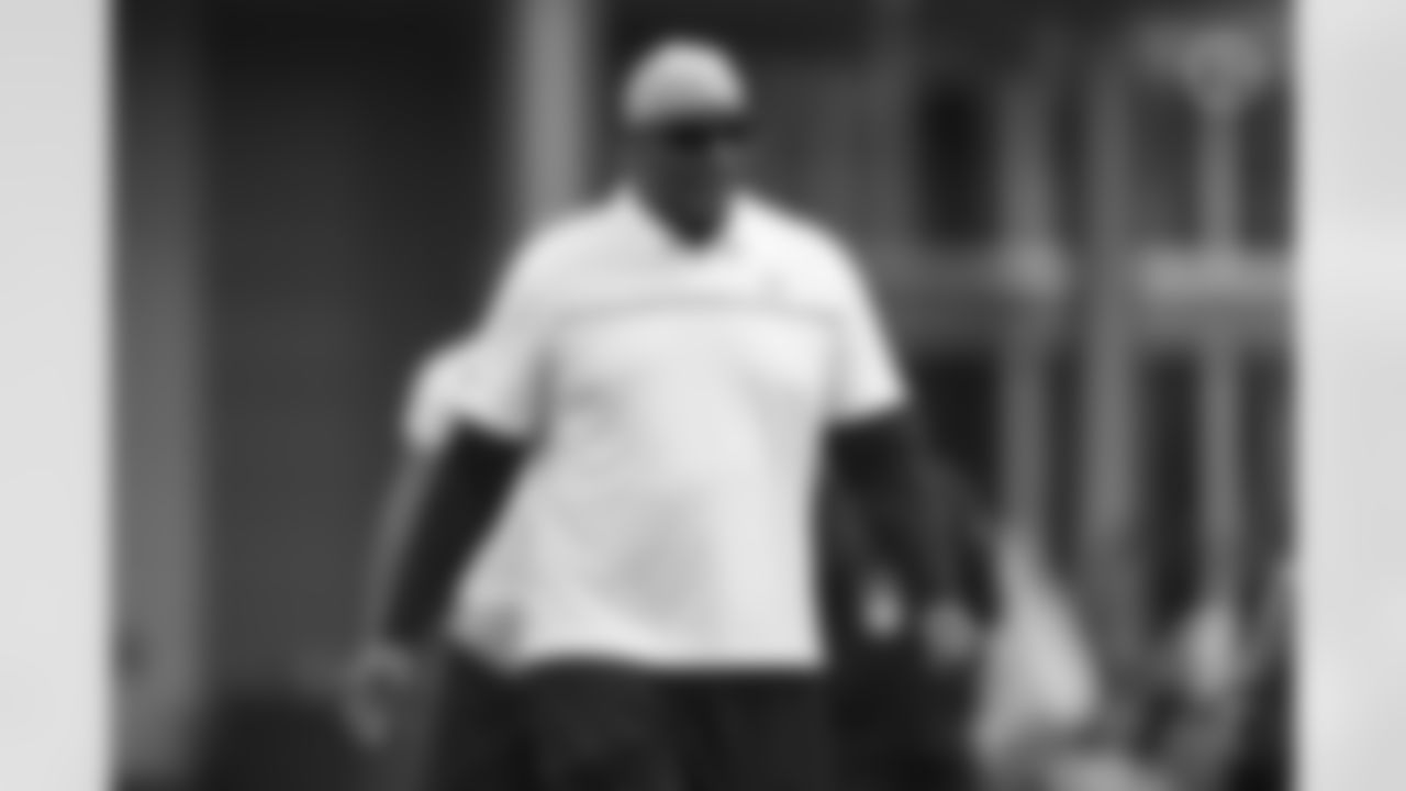 Pittsburgh Steelers Tight End Coach Alfredo Roberts during practice at the UPMC Rooney Sports Complex during rookie minicamp, Saturday, May 15, 2021 in Pittsburgh, PA. (Karl Roser / Pittsburgh Steelers)