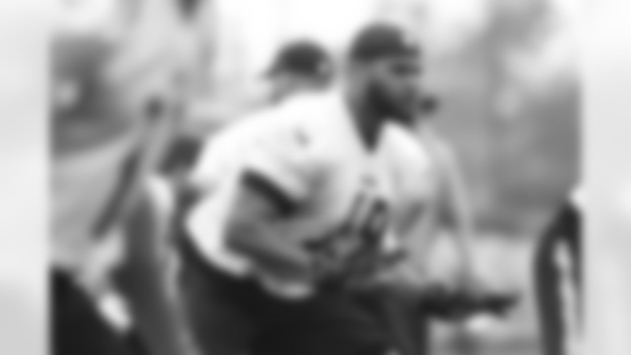 Pittsburgh Steelers offensive tackle Dan Moore Jr. (65) participates in the Organized Team Activities (OTAs), Wednesday June 9, 2021 at the UPMC Rooney Sports Complex. (Caitlyn Epes / Pittsburgh Steelers)
