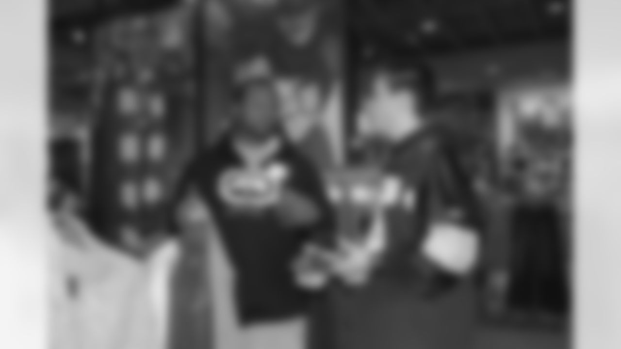 09_Shop_With_A_Steeler